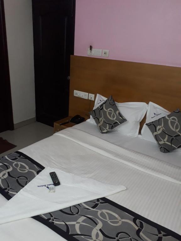 Postel nebo postele na pokoji v ubytování Samudra Residency
