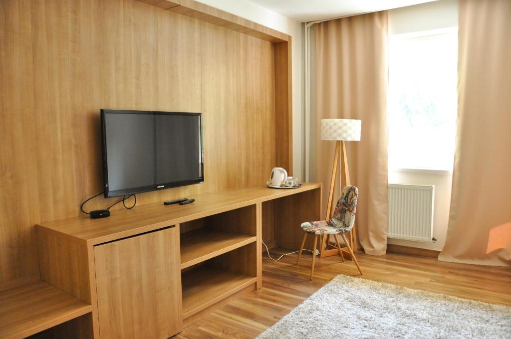 A television and/or entertainment centre at Hotel Garni