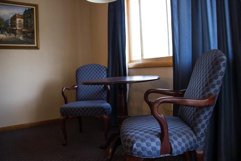 Posezení v ubytování Fran Cove Motel
