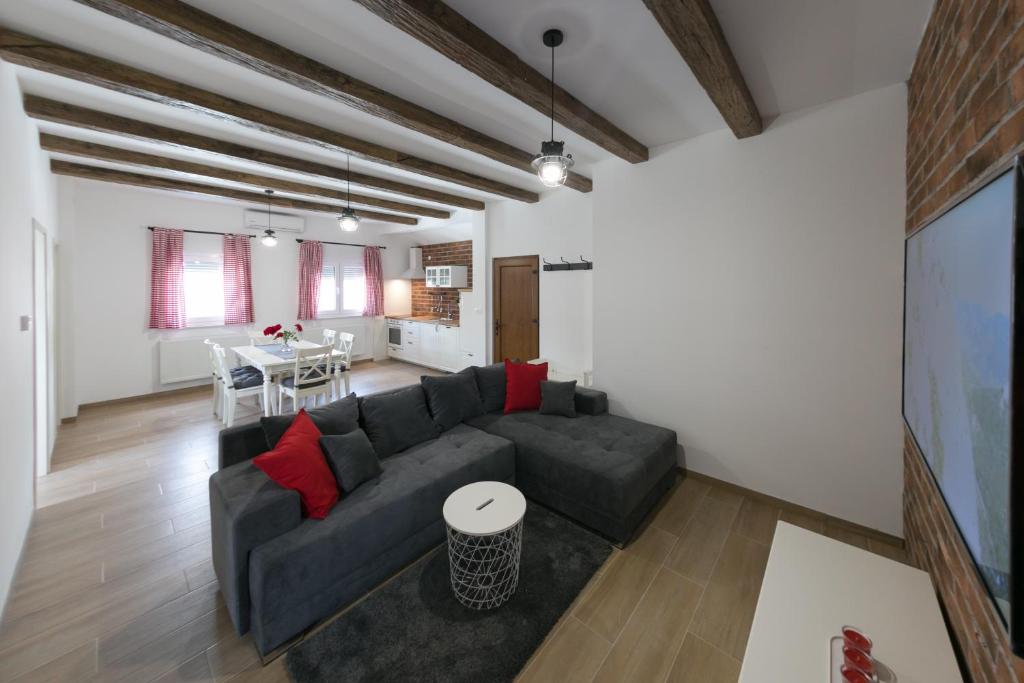 Televízia a/alebo spoločenská miestnosť v ubytovaní House Smolčić