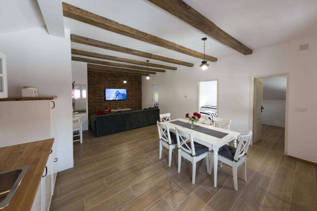 Kuchyňa alebo kuchynka v ubytovaní House Smolčić