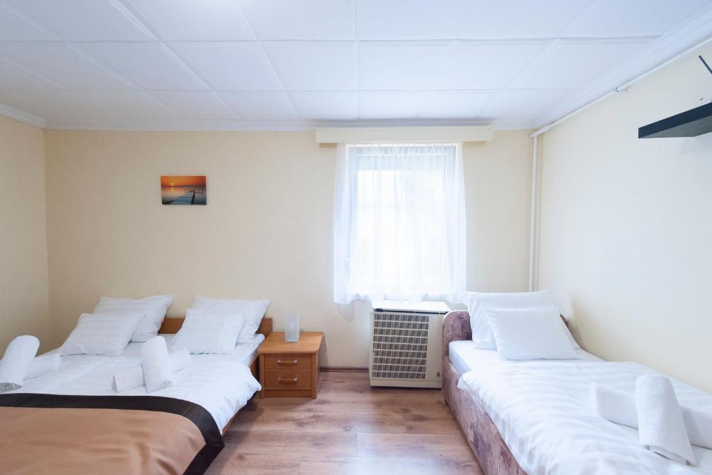 Posteľ alebo postele v izbe v ubytovaní Bier-Lak Apartman House 71