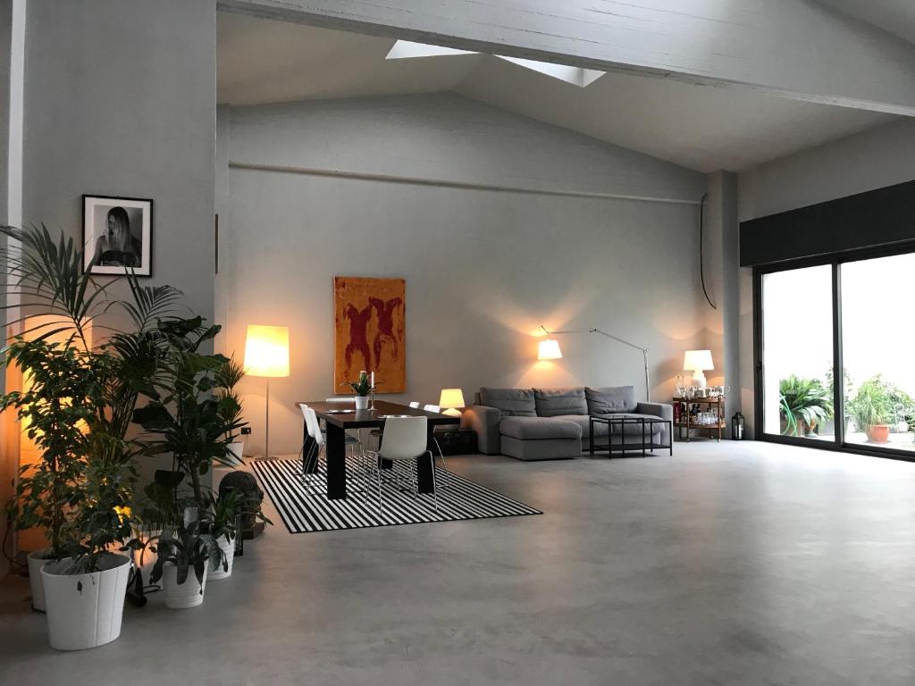 Χώρος καθιστικού στο Loft Navigli With Private Garden
