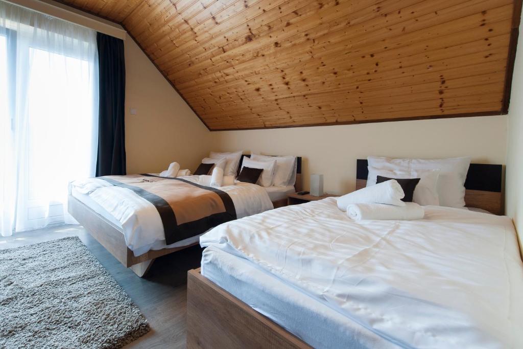 Posteľ alebo postele v izbe v ubytovaní Bier-Lak Apartman House 71