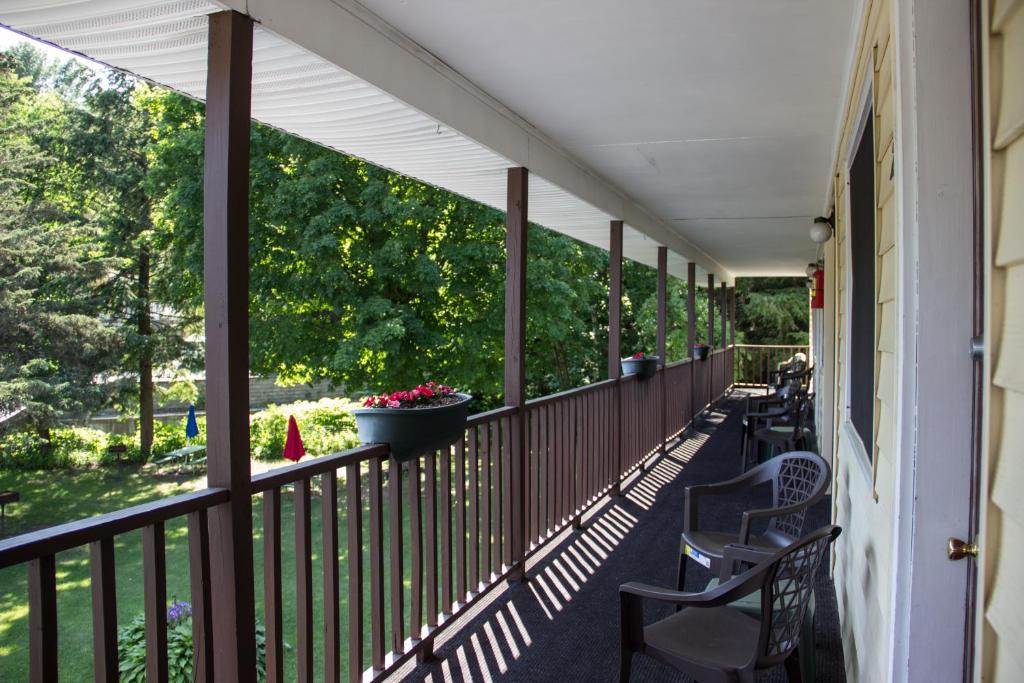 Balkón nebo terasa v ubytování Fran Cove Motel