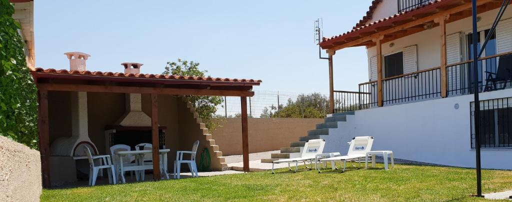 Saronikos Family House with Garden & Sea view