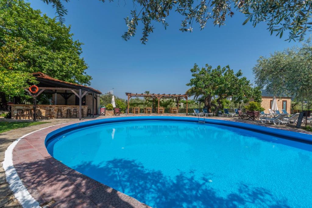 Bazén v ubytování Natasa Hotel nebo v jeho okolí