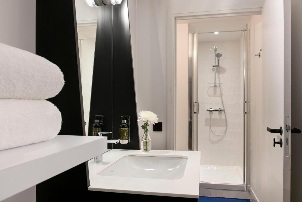 Oh la la ! Hotel Bar Paris Bastille - Resim 8