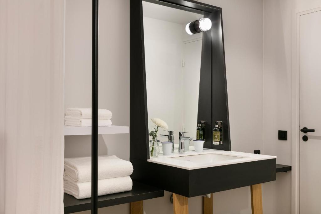 Oh la la ! Hotel Bar Paris Bastille - 8