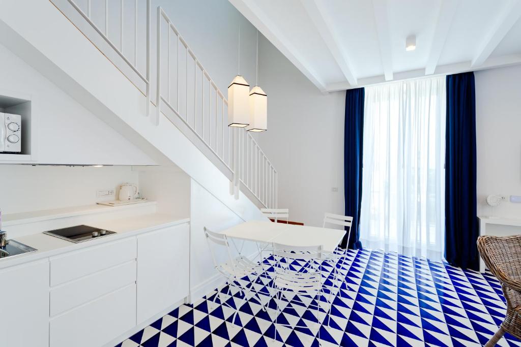 Postel nebo postele na pokoji v ubytování Maison Blu - Intimate GuestHouse