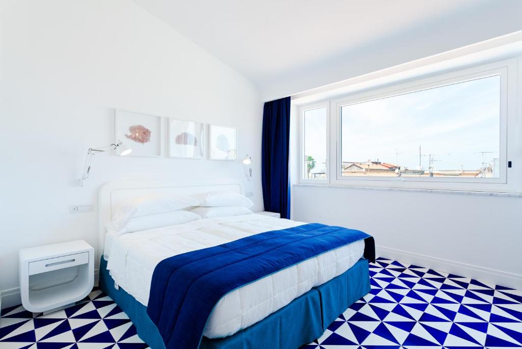 Postel nebo postele na pokoji v ubytování Maison Blu - Intimate GuestHouse