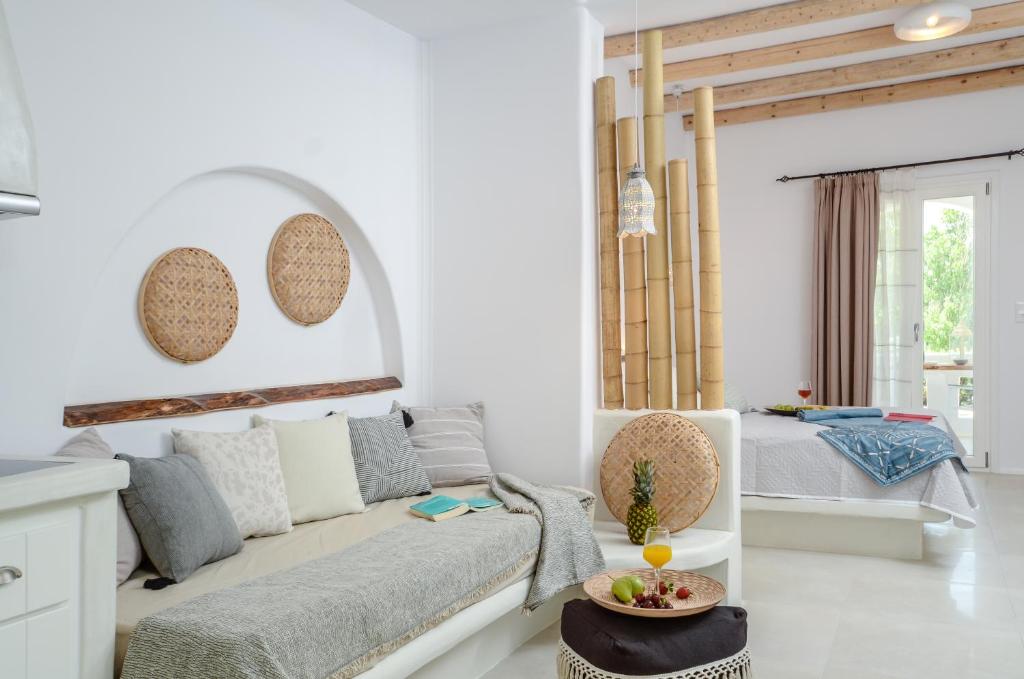 Posteľ alebo postele v izbe v ubytovaní Naxos Nature Suites