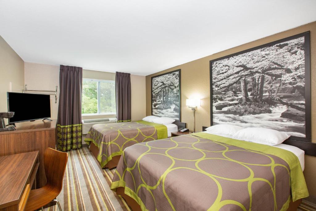 Super 8 by Wyndham Chattanooga Lookout Mountain TN photo