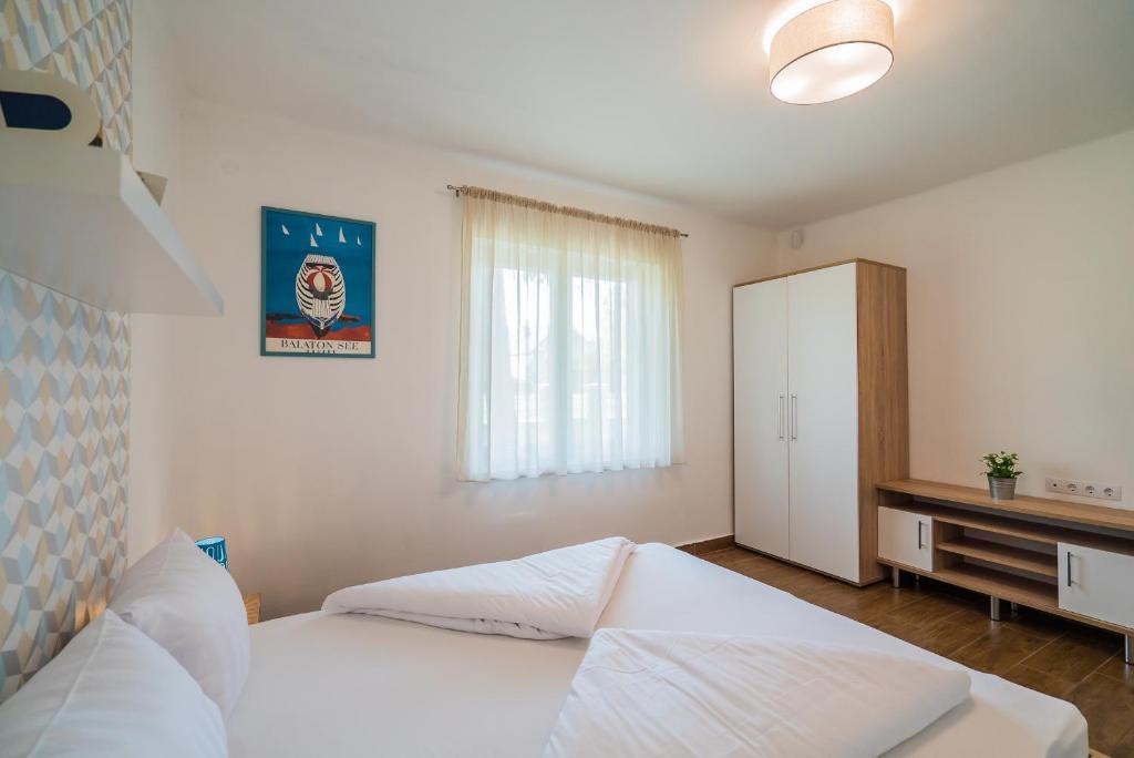 Posteľ alebo postele v izbe v ubytovaní Villa Magdolna