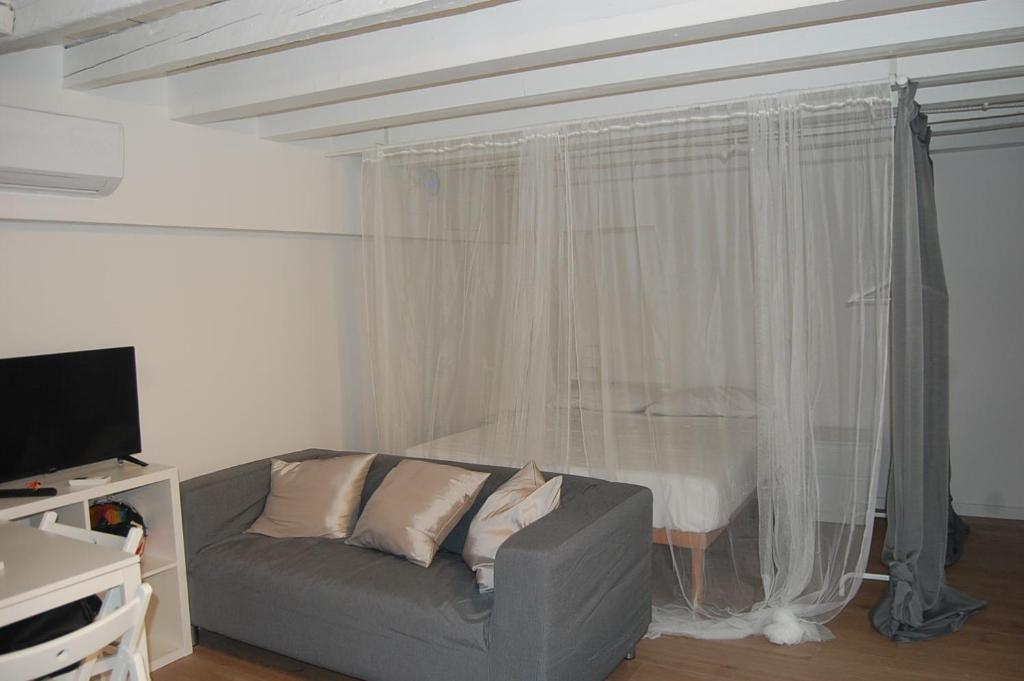 TV a/nebo společenská místnost v ubytování Appartamenti CORRIDONI