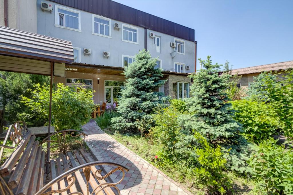 Zahrada ubytování Kausar Hotel