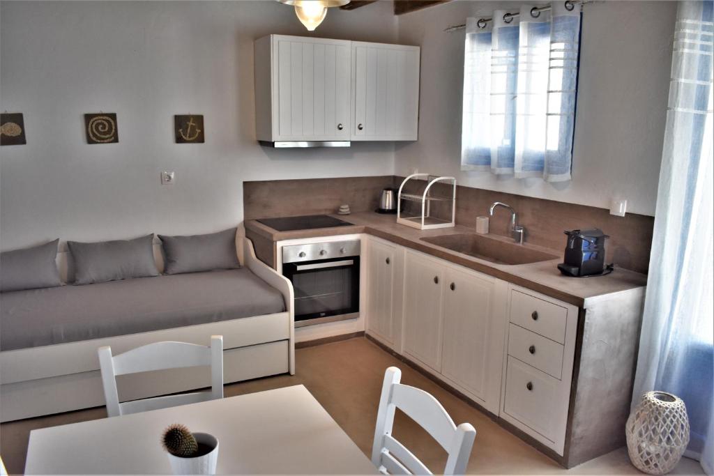 Kuchyň nebo kuchyňský kout v ubytování Arsinoi Apartments