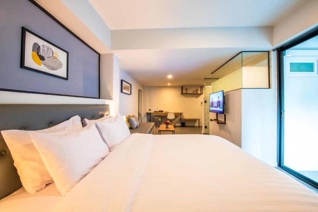 Postel nebo postele na pokoji v ubytování Mayson Place Hotel