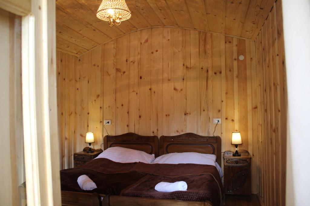 Postel nebo postele na pokoji v ubytování Ecohouse Svaneti