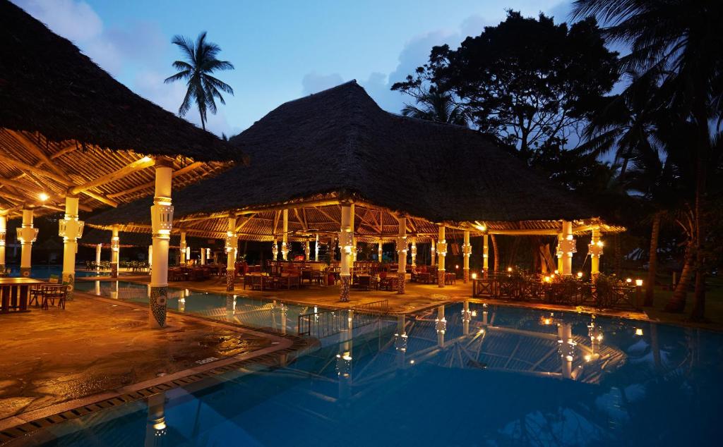 Bazén v ubytování Neptune Village Beach Resort & Spa - All Inclusive nebo v jeho okolí