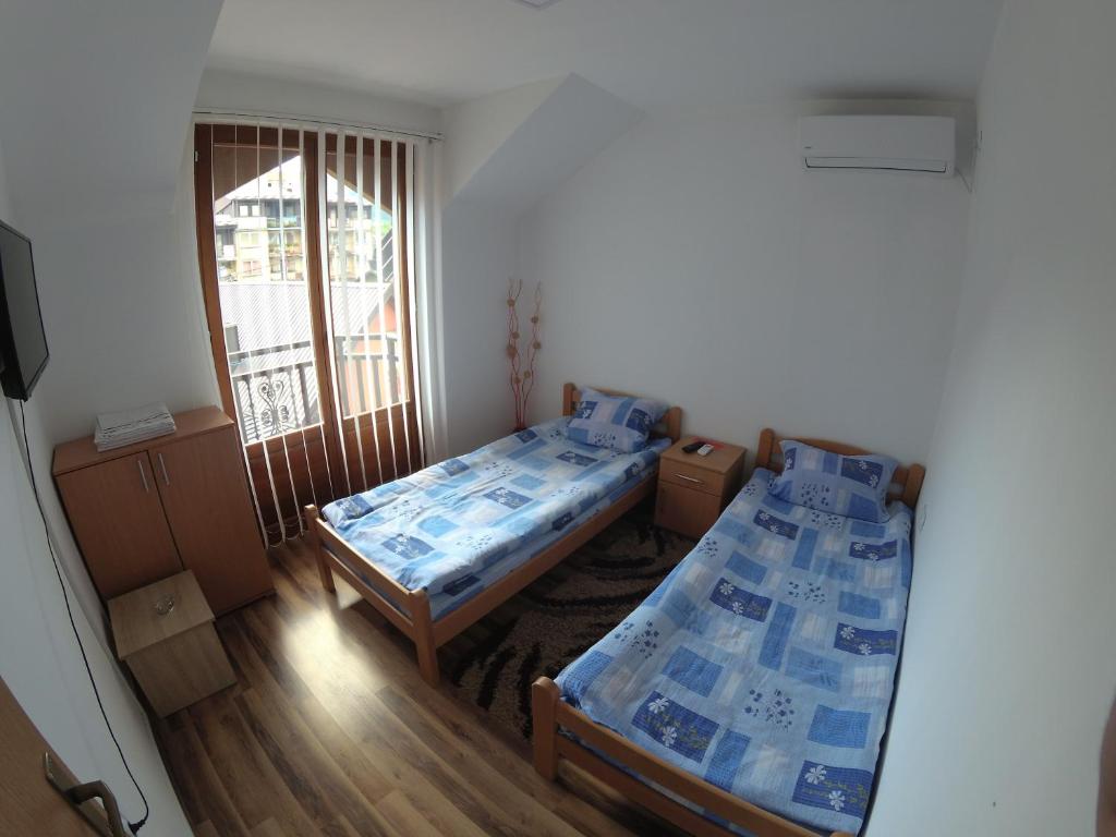 Postel nebo postele na pokoji v ubytování Apartment and rooms Konak