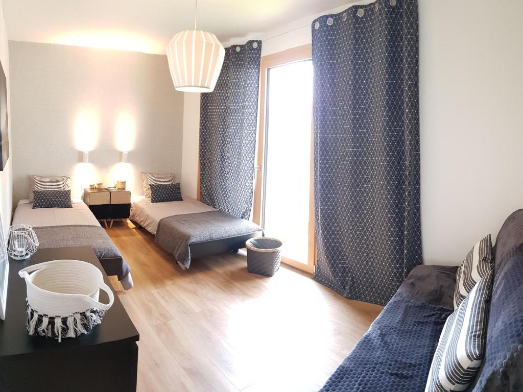 Postel nebo postele na pokoji v ubytování Montreux Holiday Home
