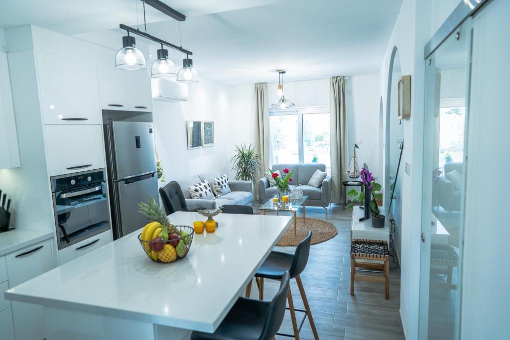 Η κουζίνα ή μικρή κουζίνα στο Andreotis Villas