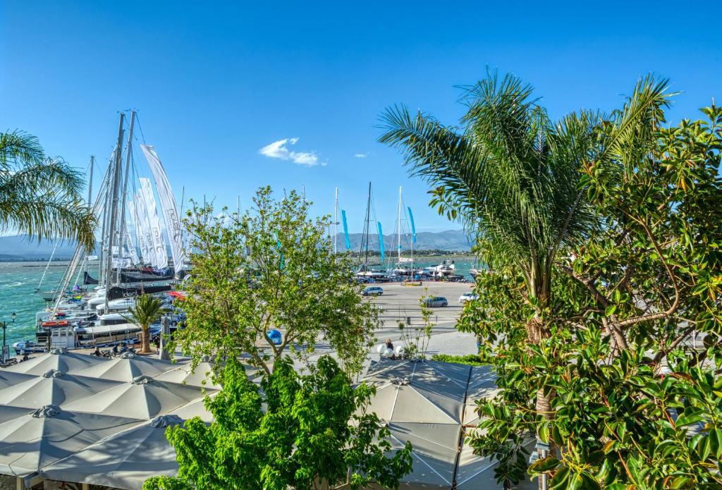 Plaza Filellinon - 1