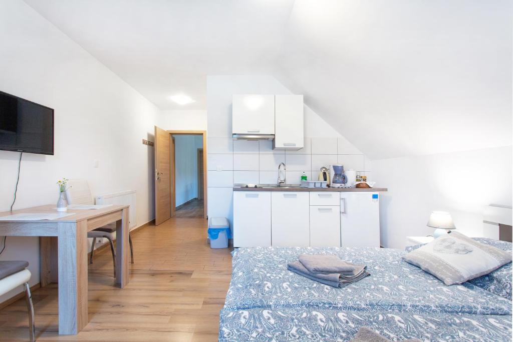 Kuchyň nebo kuchyňský kout v ubytování Apartments Roberta