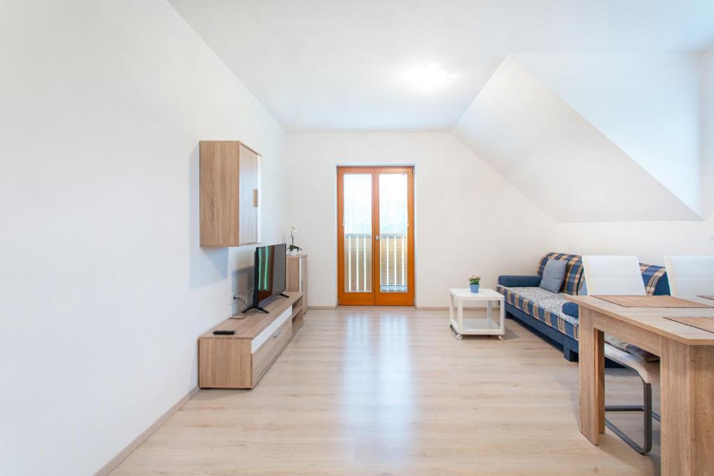 TV a/nebo společenská místnost v ubytování Apartments Roberta