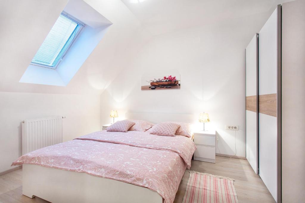 Postel nebo postele na pokoji v ubytování Apartments Roberta