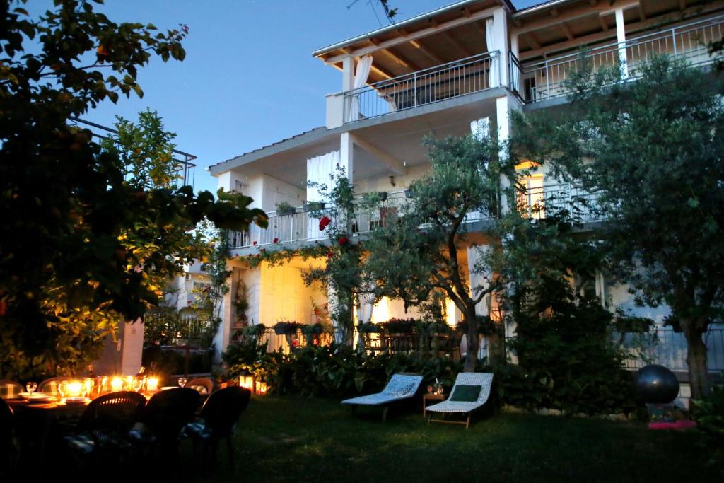 Apartments Rose - Appartamento Con Vista Giardino
