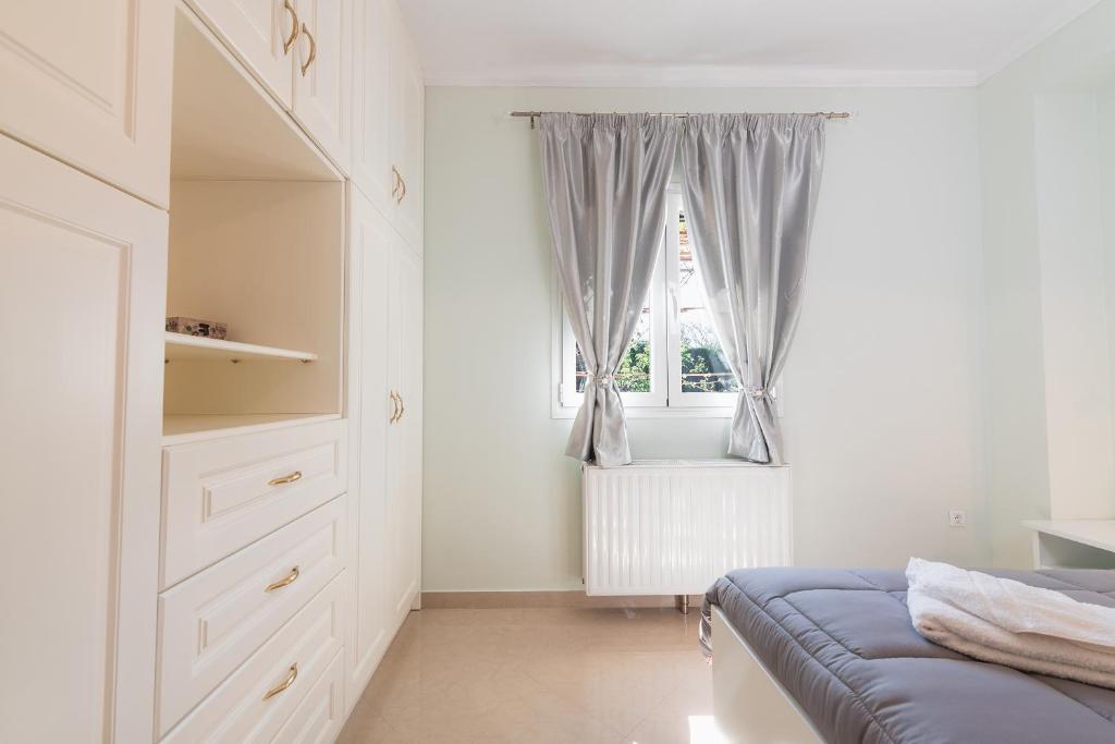 Posteľ alebo postele v izbe v ubytovaní Corfu Villa Potamaki