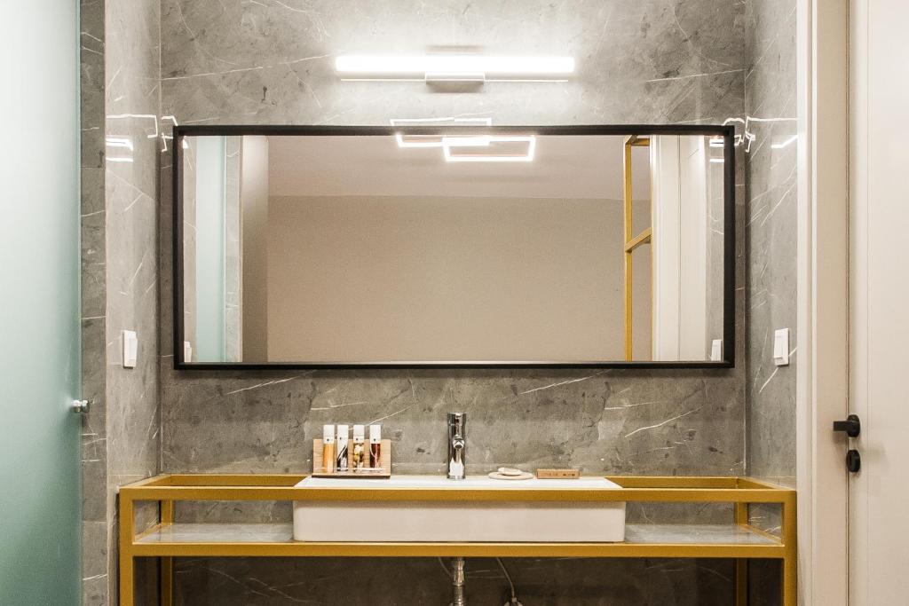 Step One | Luxury Suites right in the heart of Acropolis next to metro station - 标准公寓