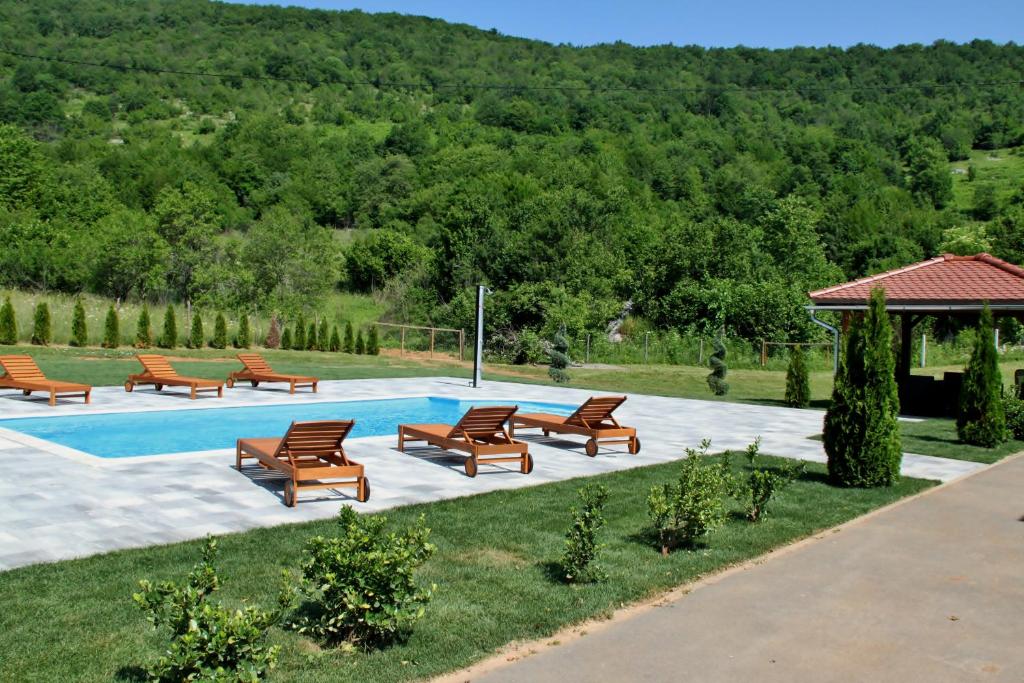 Bazén v ubytovaní Holiday Home Dalija alebo v jeho blízkosti