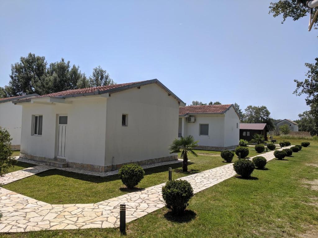 Budova, kde se prázdninový areál nachází