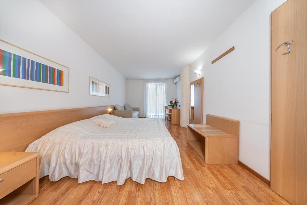Postel nebo postele na pokoji v ubytování Hotel Karinhall