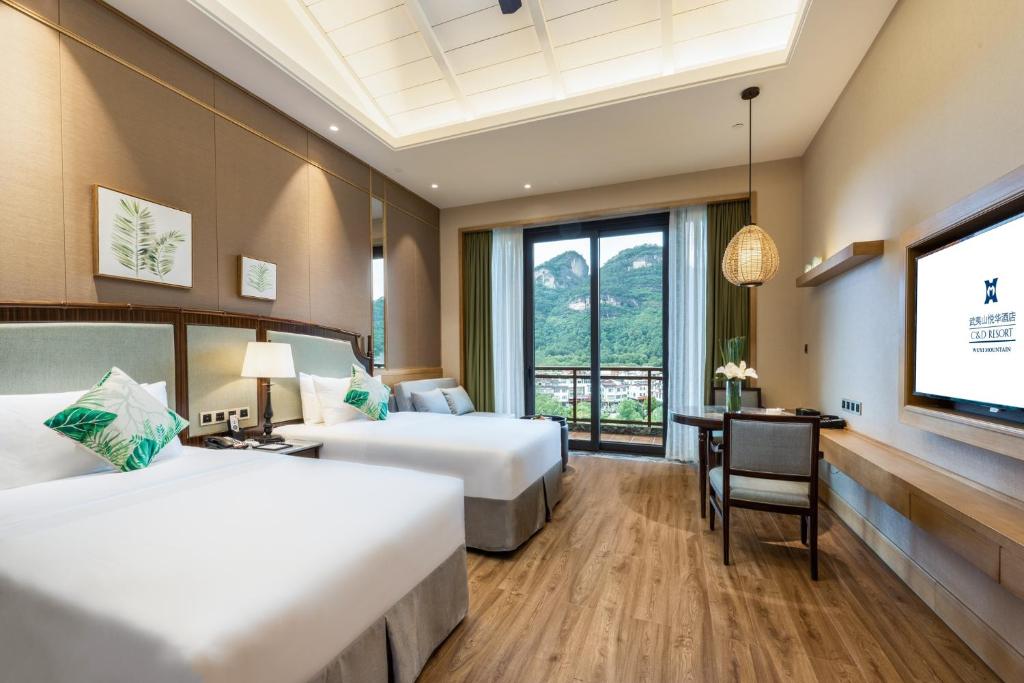 Postel nebo postele na pokoji v ubytování C&D Resort,Wuyi Mountain
