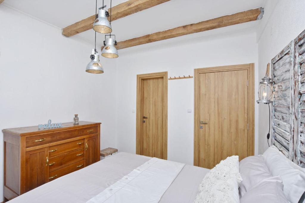 Postel nebo postele na pokoji v ubytování Rooms Sveti Toma