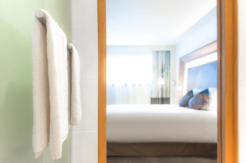 Postel nebo postele na pokoji v ubytování Novotel Mechelen Centrum