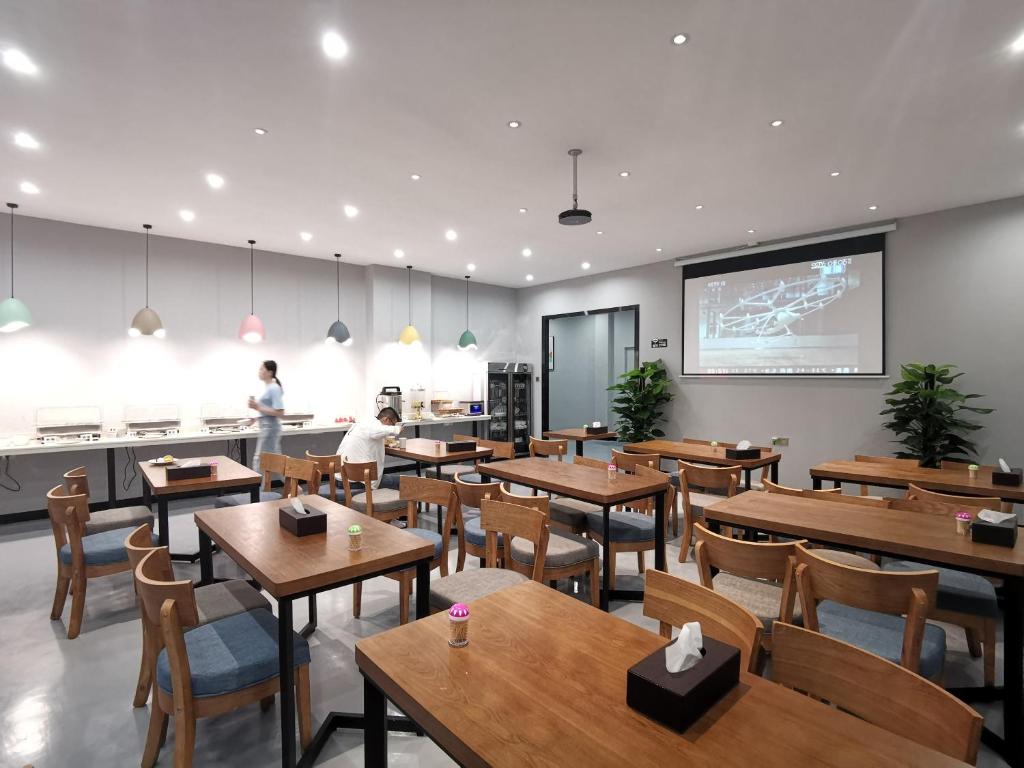 Restaurace v ubytování Zhongshan Bafei Hotel