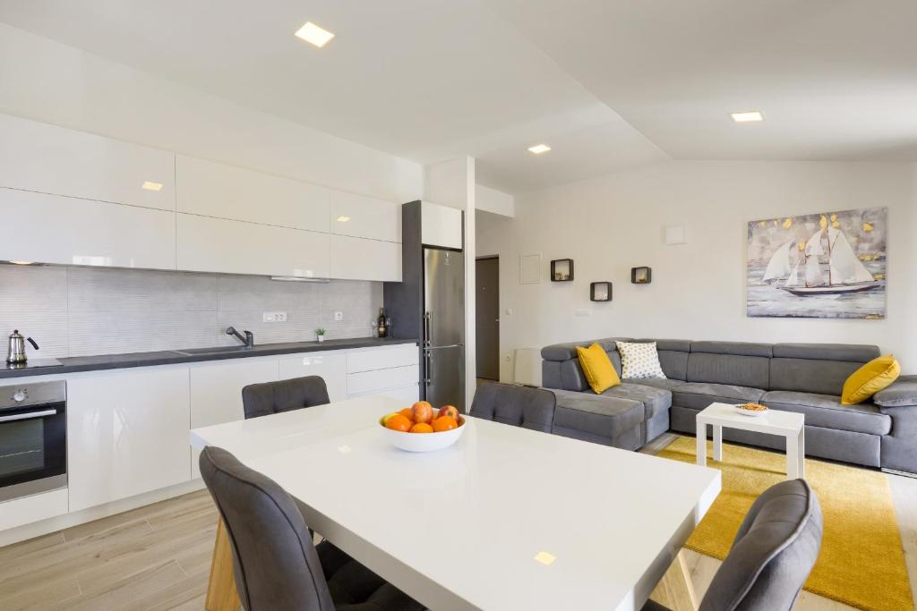 Kuchyňa alebo kuchynka v ubytovaní Apartmani Bosa