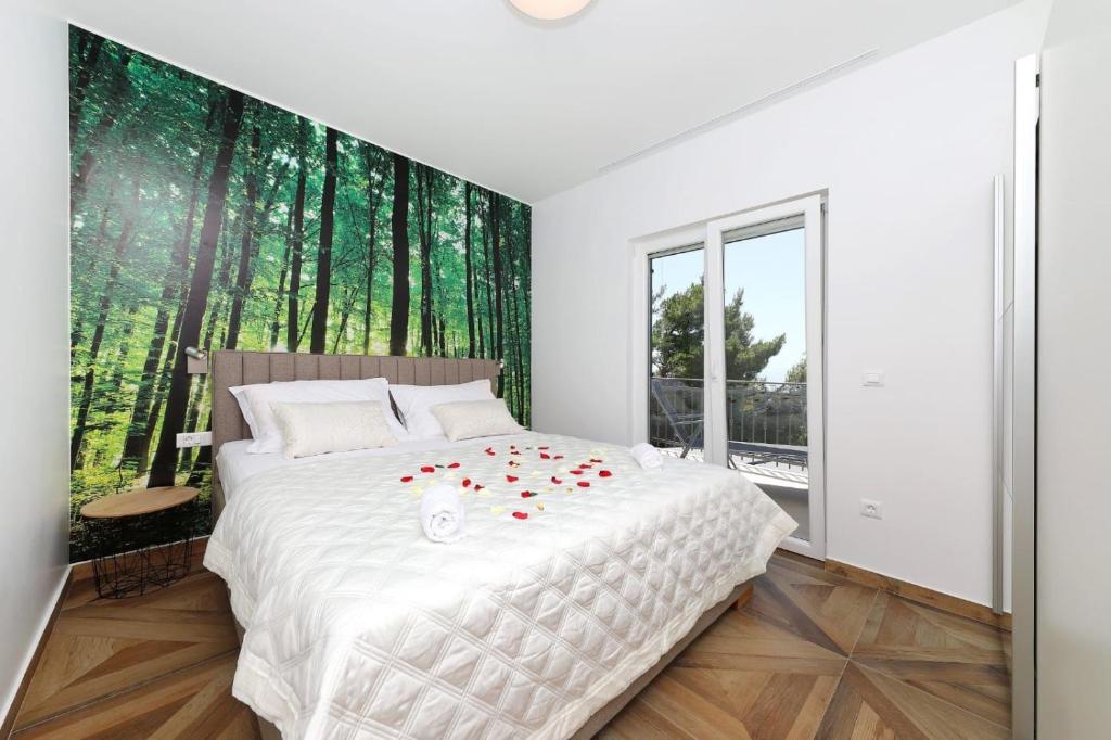 Posteľ alebo postele v izbe v ubytovaní REDSTONE luxury apartments