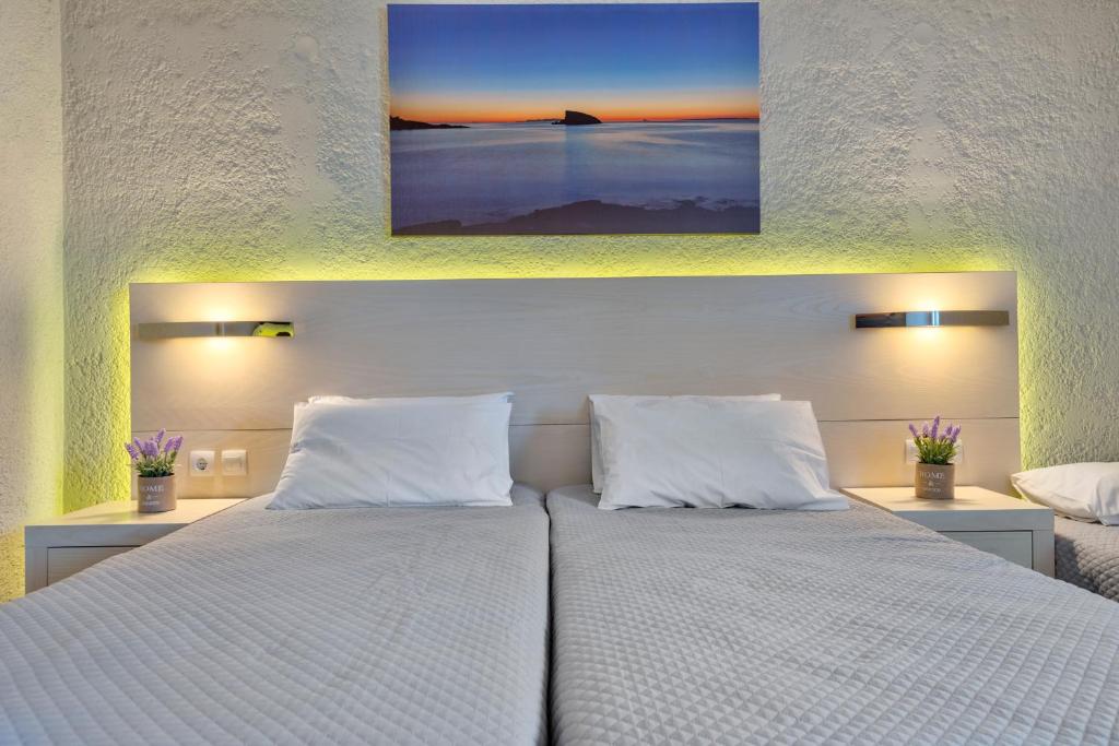 Postel nebo postele na pokoji v ubytování Halaris Rooms