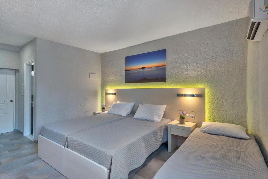Postel nebo postele na pokoji v ubytování Halaris Rooms