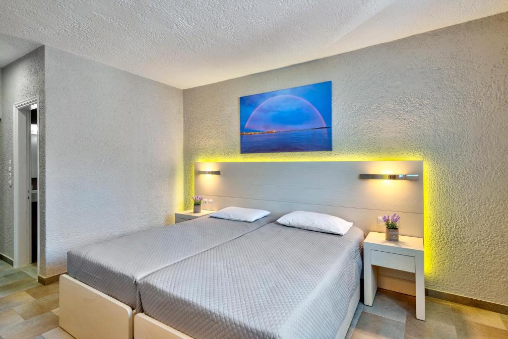 Postel nebo postele na pokoji v ubytování Halaris Rooms