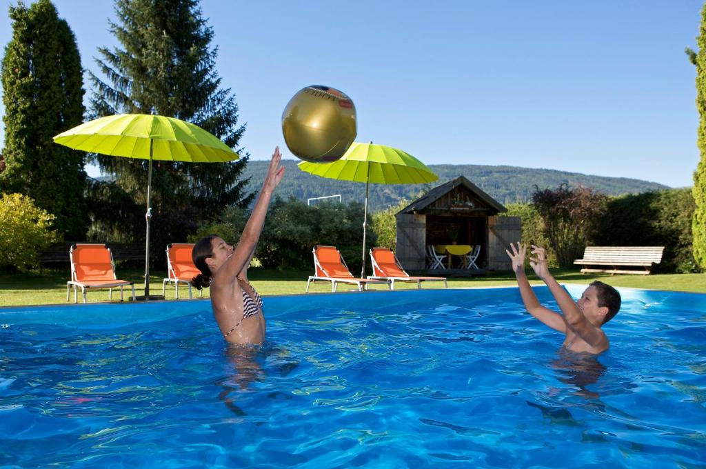 Bazén v ubytovaní Hotel Aloisia, Hotel Garni alebo v jeho blízkosti