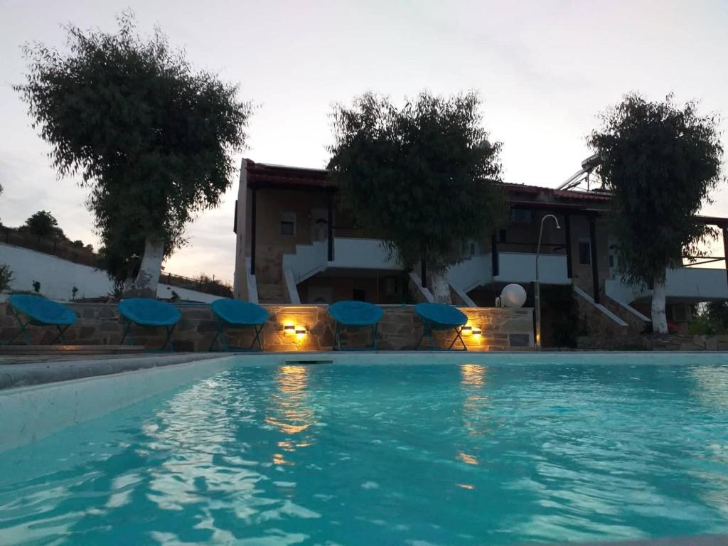 Bazén v ubytování Caretta Village nebo v jeho okolí