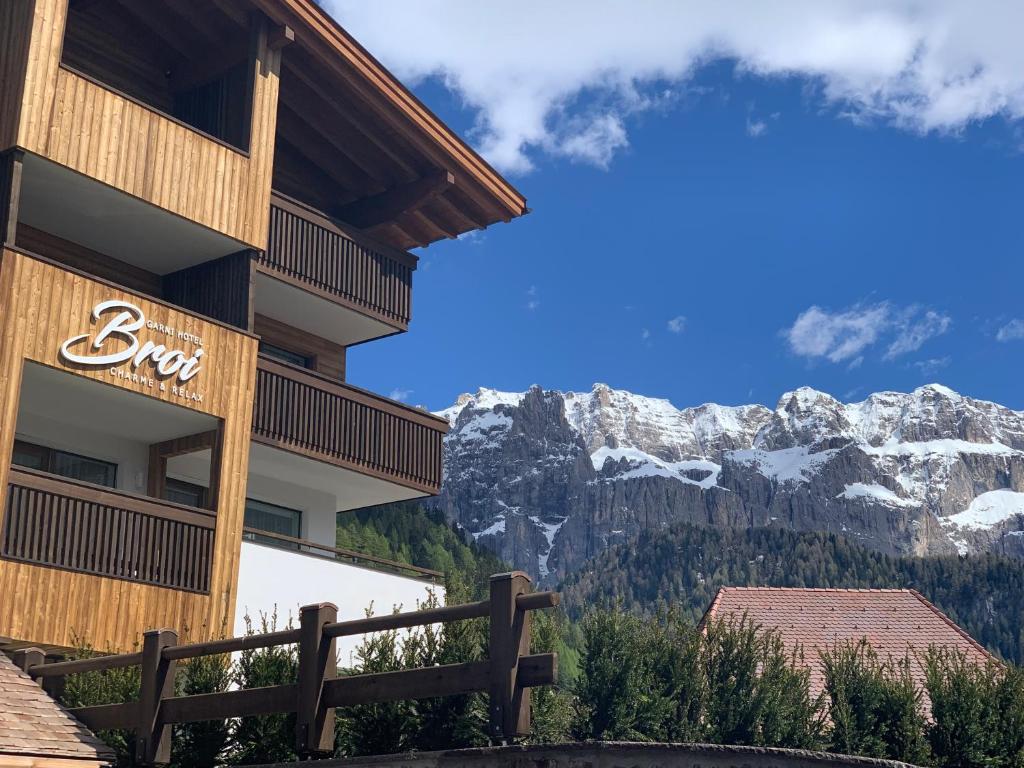Nespecifikovaný výhled na hory nebo výhled na hory při pohledu z hotelu