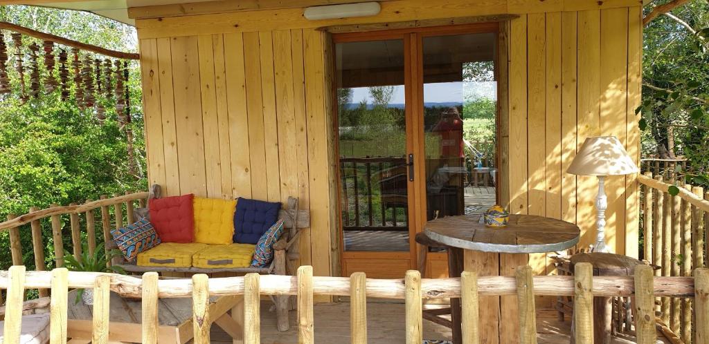 Balkón nebo terasa v ubytování LA CABANE PERCHEE